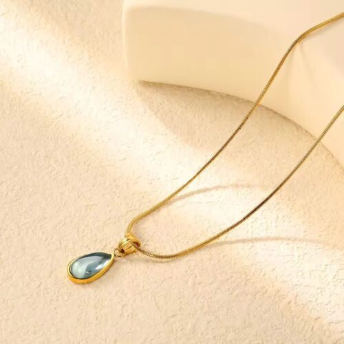 Blue stone neckpiece