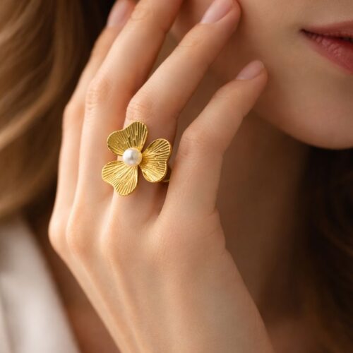 Gold pearl ring